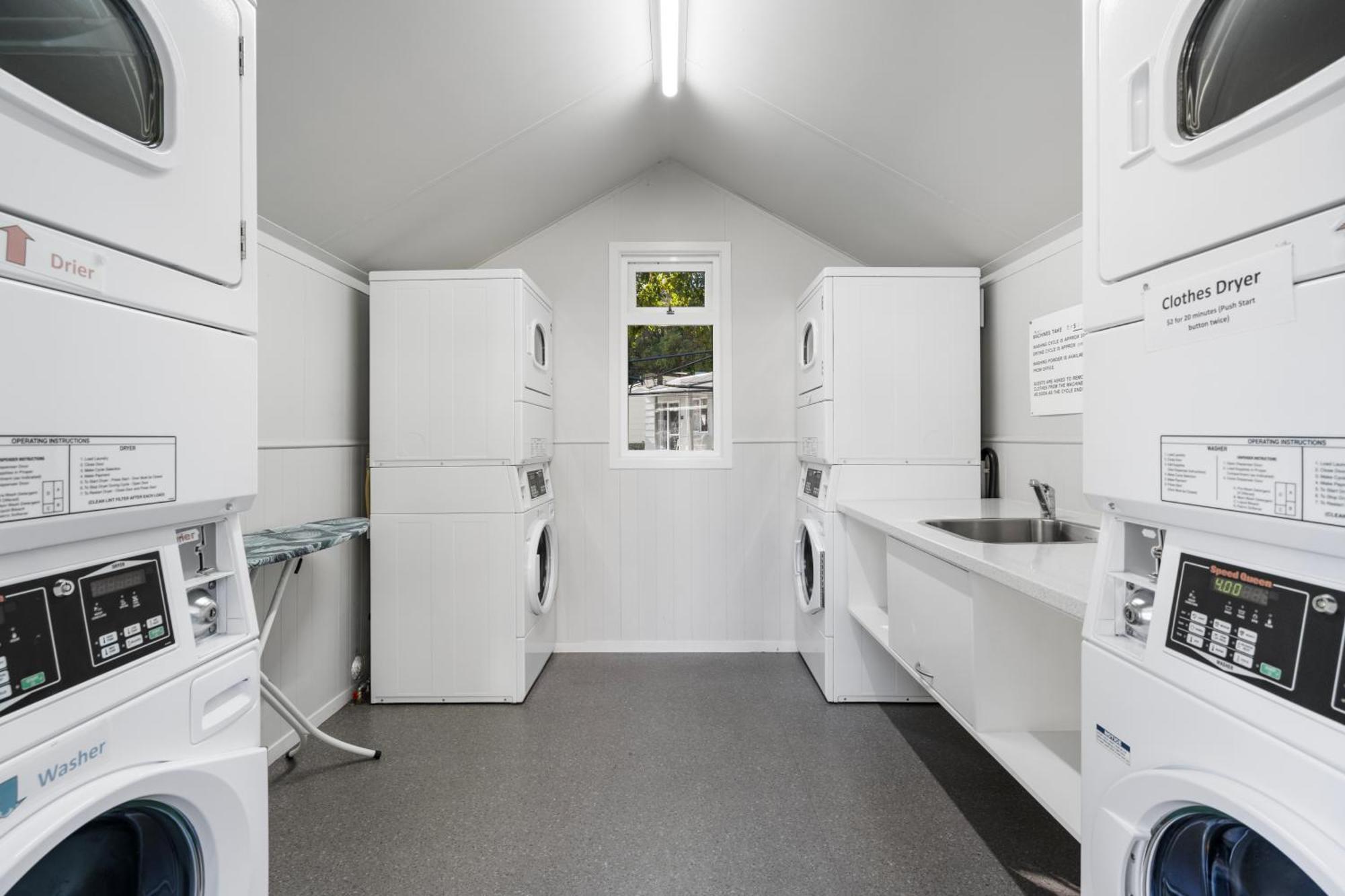 Tasman Holiday Parks Picton Kültér fotó Laundry facilities at the University of Cambridge
