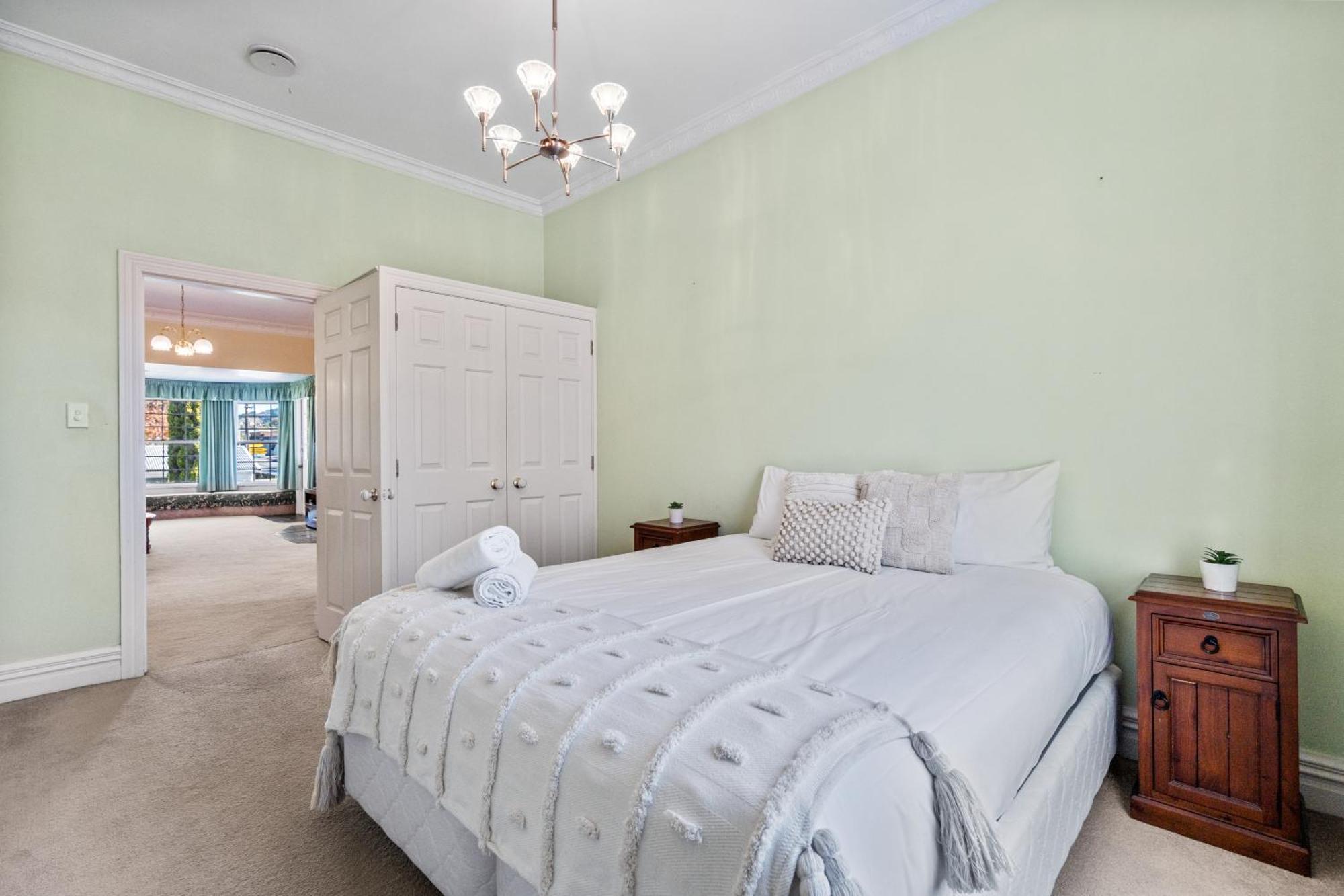 Tasman Holiday Parks Picton Kültér fotó A bedroom