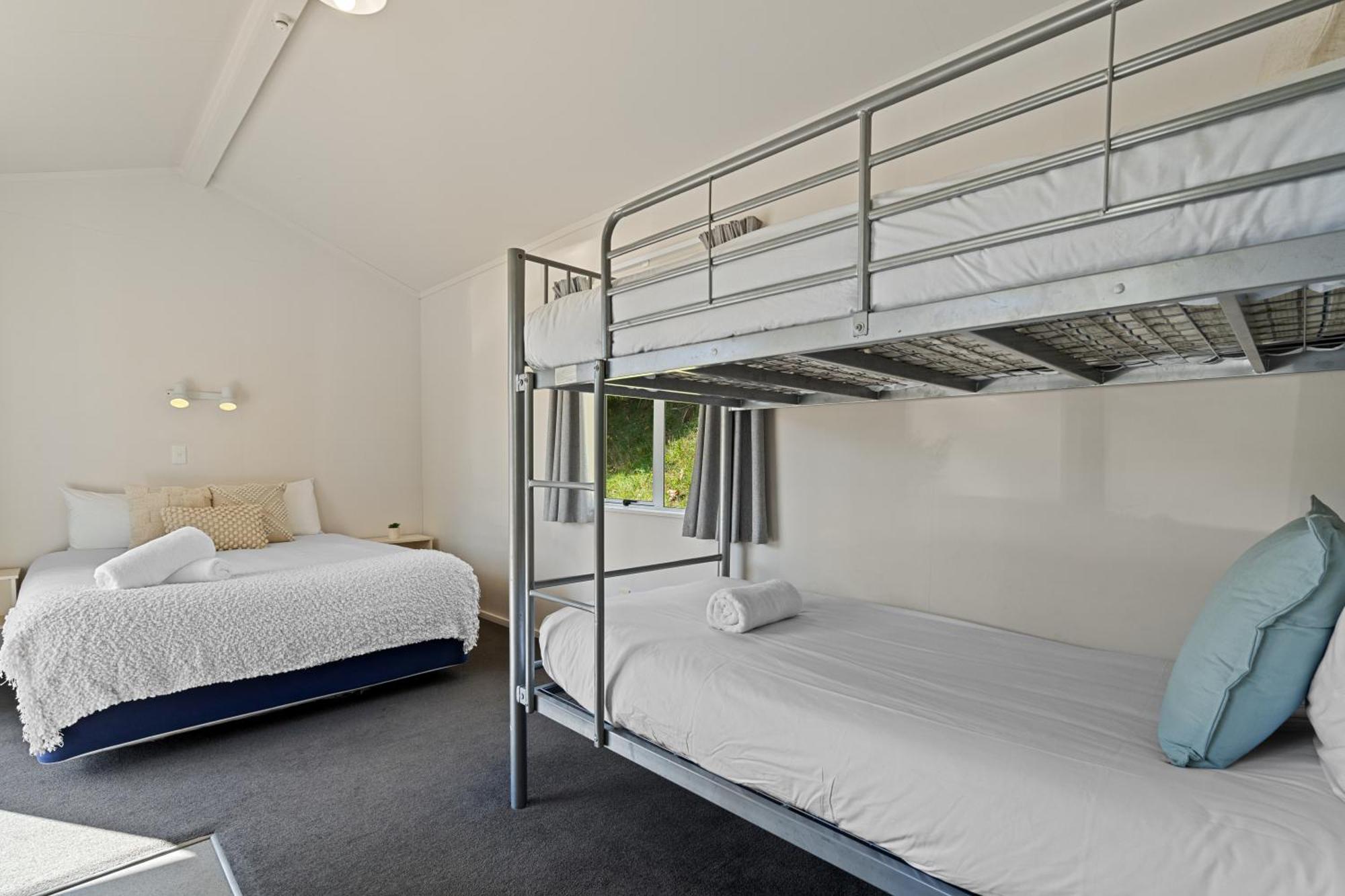 Tasman Holiday Parks Picton Kültér fotó A bunk bed