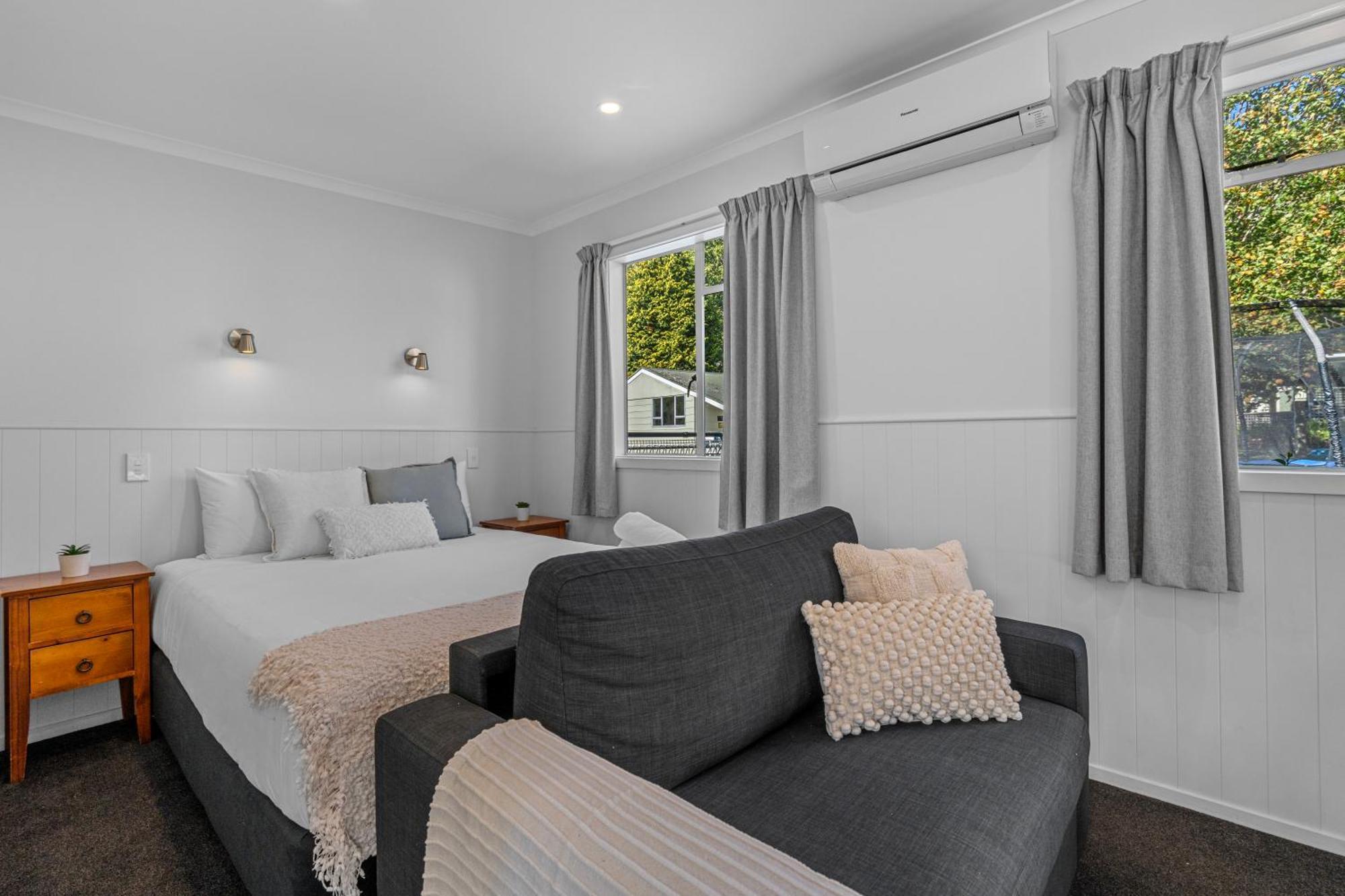 Tasman Holiday Parks Picton Kültér fotó A bedroom at the hotel