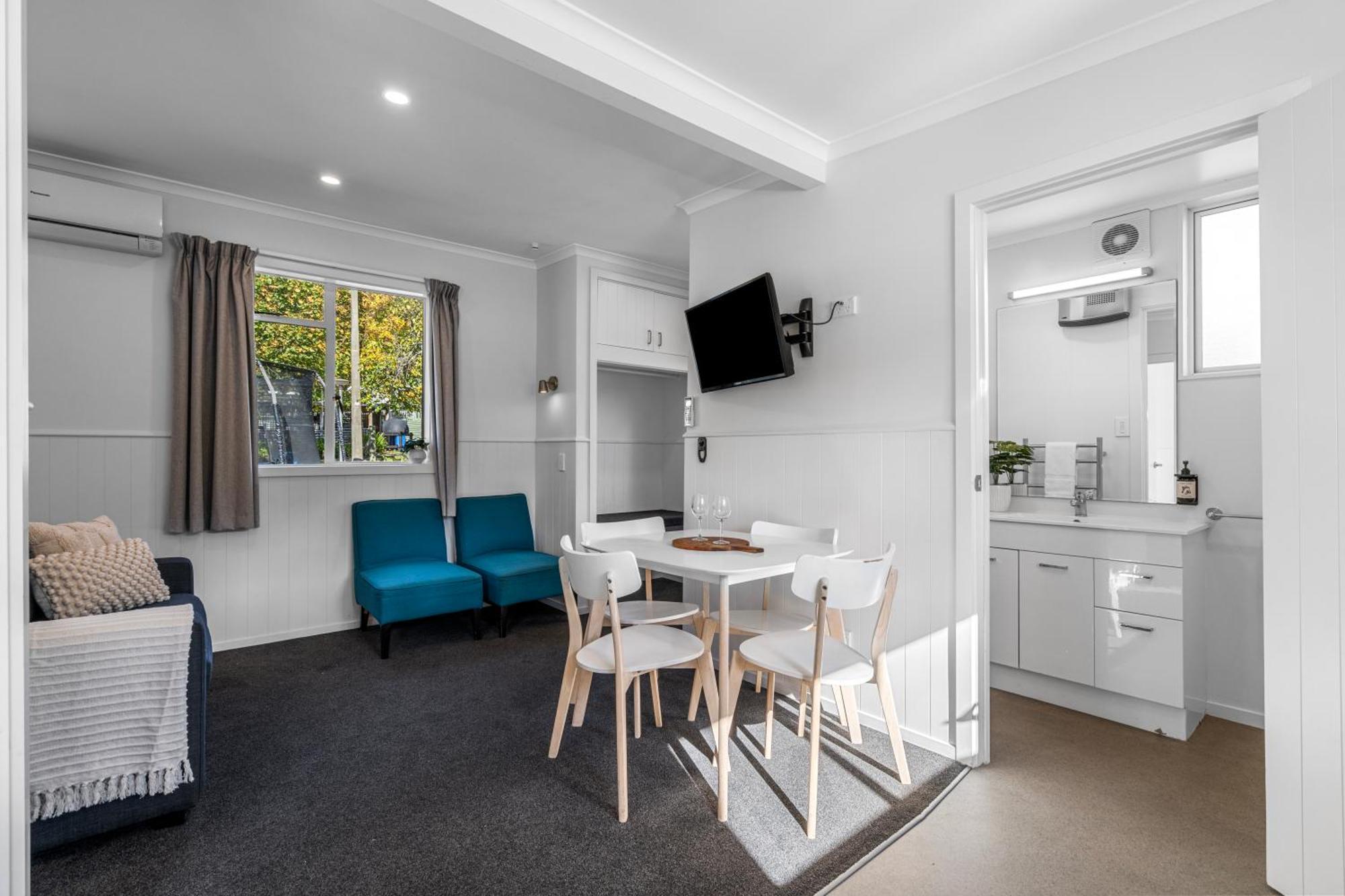 Tasman Holiday Parks Picton Kültér fotó A typical studio apartment
